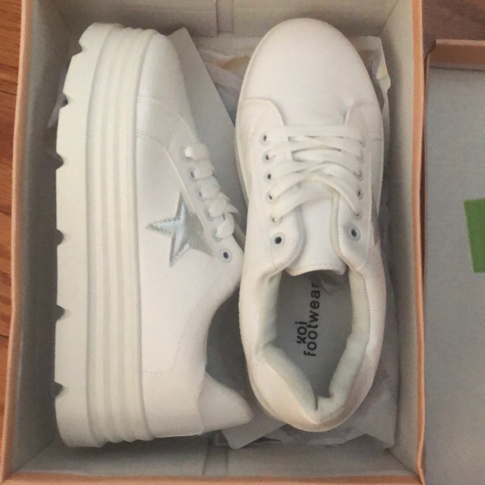 Platform sneakers